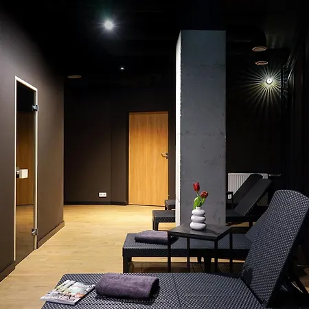 Easy One Premium Art Aparthotel 3*