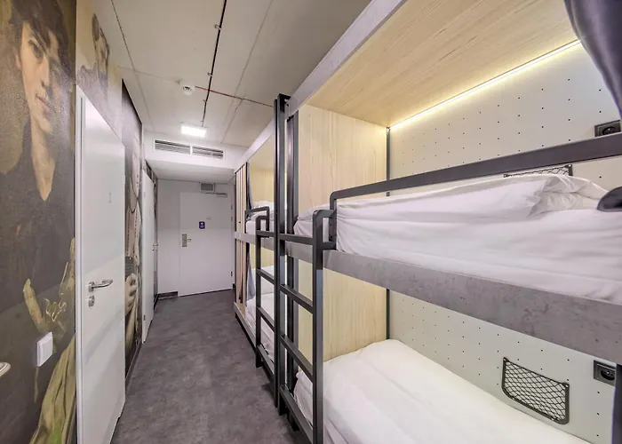 Easy One Premium Art アパートホテル 3*