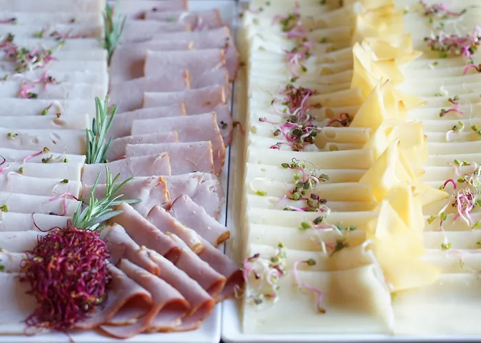 アパートホテル Easy One Premium Art 3*